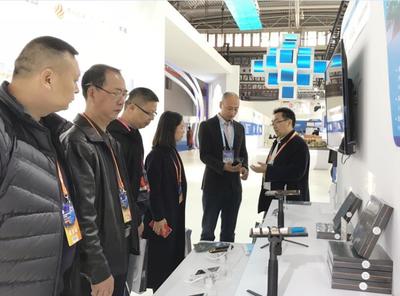 青橙VOGA 2 AI激光投影手机亮相2018保密技术交流大会，智能黑科技闪耀全场